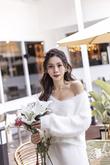 RHEA V NECK KNIT SWEATER (WHITE)