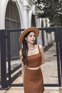 BETTY FITTED CROP TOP (RUST)