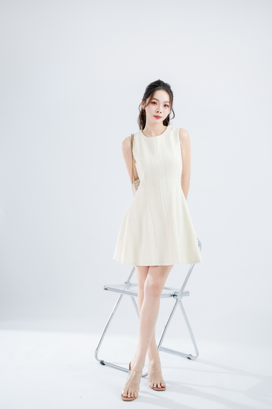 CASEY ROUND NECK FLARED DRESS (CREAM)