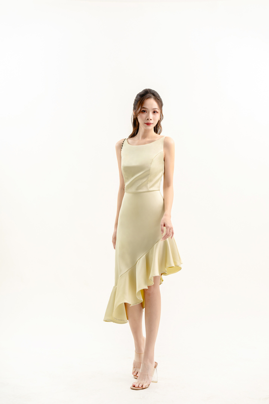 HERMIA CASCADING RUFFLES MIDI DRESS (LIME)