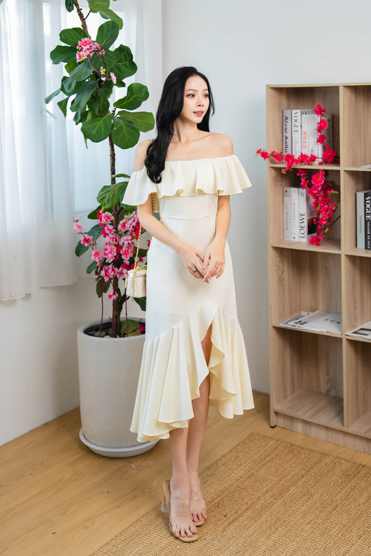 LEANA OFF SHOULDER DRESS (CREAM)