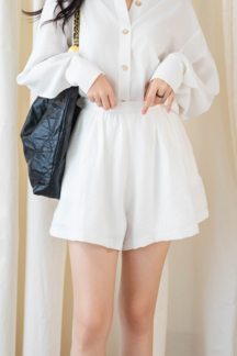 BROOKE ELASTICATED WAIST SHORTS (WHITE)