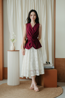 SHIZUE V NECK TWIST FRONT TOP (MAROON)