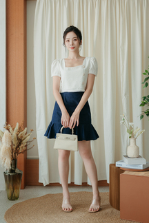 SUTTYN SQUARE NECK CROP TOP (CREAM)