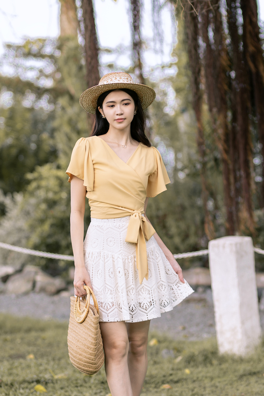 NOAH FLUTTER SLEEVES WRAP TOP (MUSTARD)