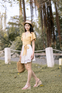 NOAH FLUTTER SLEEVES WRAP TOP (MUSTARD)