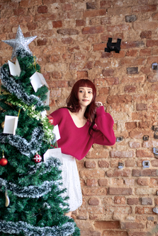 RHEA V NECK KNIT SWEATER (ROSE RED)