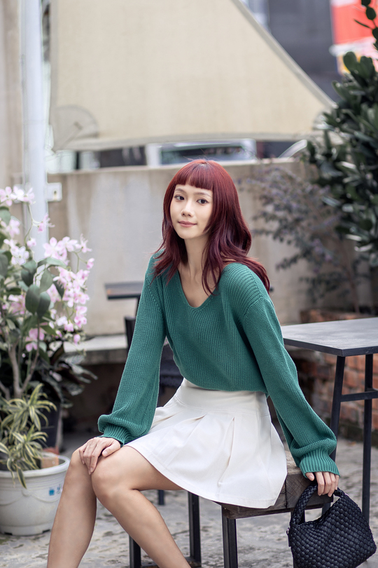 RHEA V NECK KNIT SWEATER (GREEN)