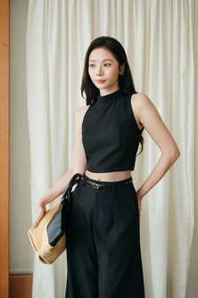 NIVA ROUND NECK CROP TOP (BLACK)