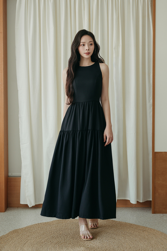 KATY ROUND NECK TIERED DRESS (BLACK) KATY ROUND NECK TIERED DRESS (BLACK)