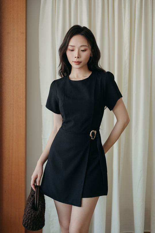 CARLYN CROSSOVER PLAYSUIT (BLACK) CARLYN CROSSOVER PLAYSUIT (BLACK)