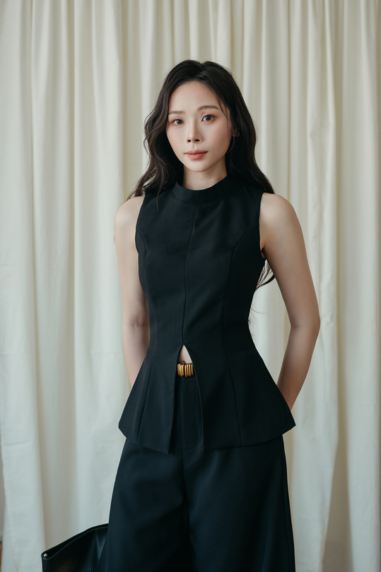 SAWYER HIGH COLLAR TOP (BLACK) SAWYER HIGH COLLAR TOP (BLACK)