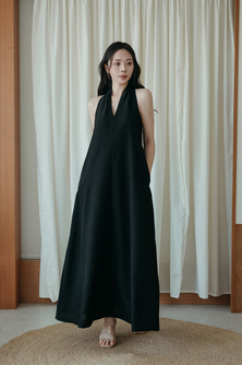 BRYNN V-NECK DRESS (BLACK) 