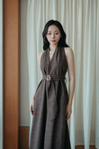 BRYNN V-NECK DRESS (BROWN) 