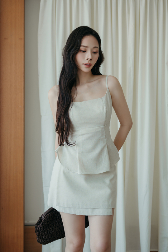 TOBY U NECK CAMI TOP (CREAM)