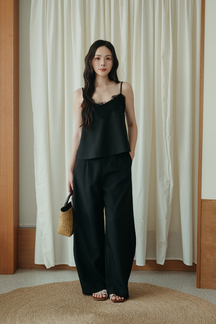 XANA V NECK LACE TOP (BLACK)
