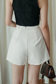 MAZ HIGH WAISTED SHORTS (WHITE) MAZ HIGH WAISTED SHORTS (WHITE)