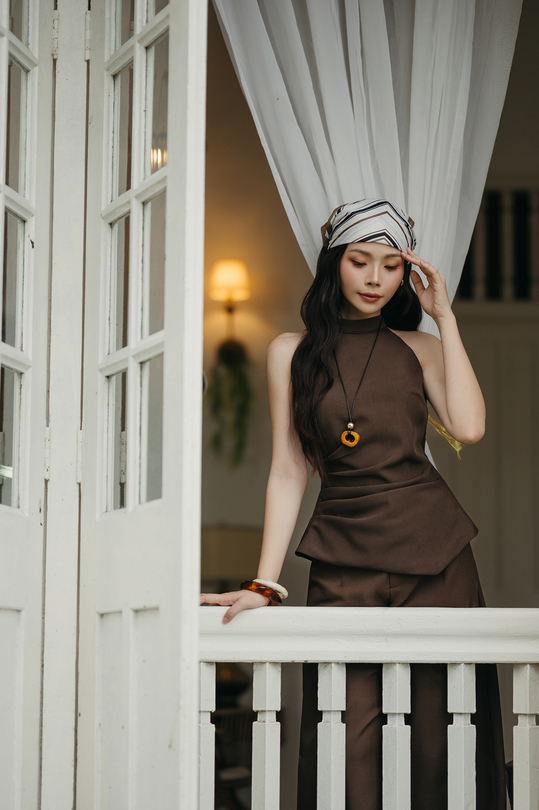 ROEZY ASYMMETRICAL TOP (DARK BROWN) ROEZY ASYMMETRICAL TOP (DARK BROWN)