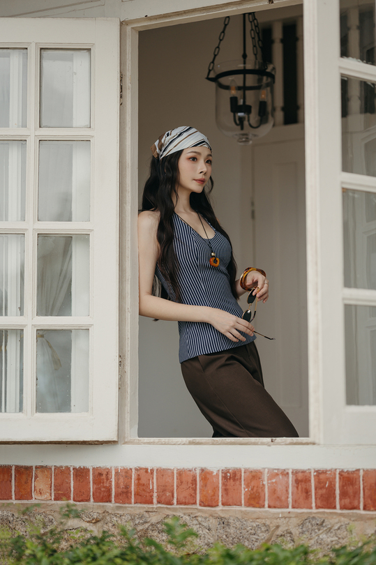 LANICE BACKLESS HALTER TOP (BLUE STRIPE)