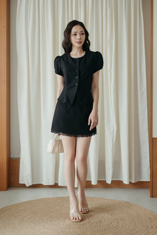VICKY FRONT BUTTON TOP (BLACK)