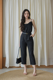 IVAN PLEATED FRONT CROPPED PANTS (BLACK) IVAN PLEATED FRONT CROPPED PANTS (BLACK)