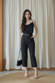 IVAN PLEATED FRONT CROPPED PANTS (BLACK)