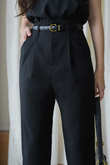 IVAN PLEATED FRONT CROPPED PANTS (BLACK) IVAN PLEATED FRONT CROPPED PANTS (BLACK)