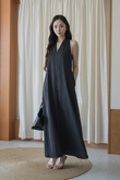 BRYNN V-NECK DRESS (BLACK STRIPE) 