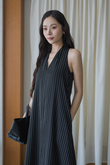 BRYNN V-NECK DRESS (BLACK STRIPE) 