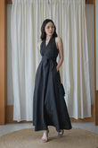 BRYNN V-NECK DRESS (BLACK STRIPE) 