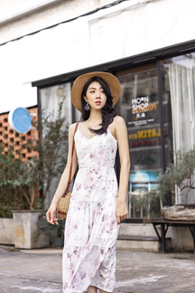 AMOURIE TIERED MIDAXI DRESS (FLORAL)