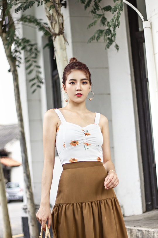 EMBER SWEETHEART CROP TOP (WHITE FLORAL)
